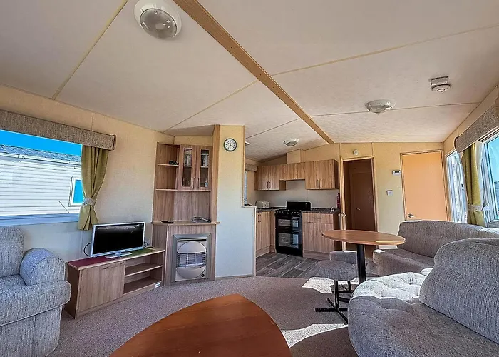 Lovely 6 Berth Caravan Nearby Hunstanton Beach In Norfolk Ref 23071T
