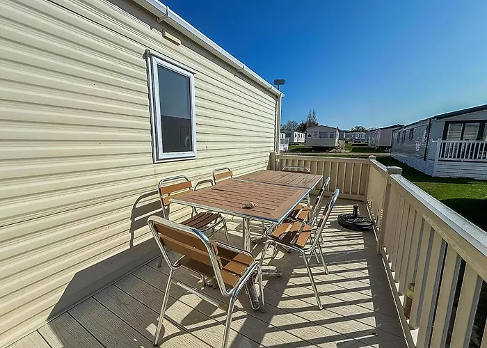 Lovely 6 Berth Caravan Nearby Hunstanton Beach In Norfolk Ref 23071T